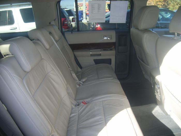20082011 Ford Flex Middle Bucket Seats with Adjustable Headrests